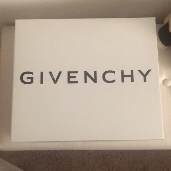 Givenchy Sneaker - Picture 6 of 6